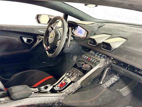 Used 2018 Lamborghini Huracan image 27