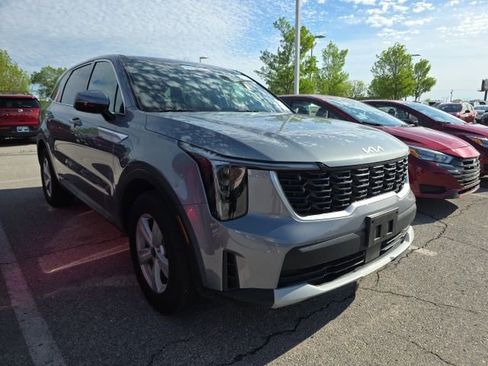 Used 2025 Kia Sorento LX image 1