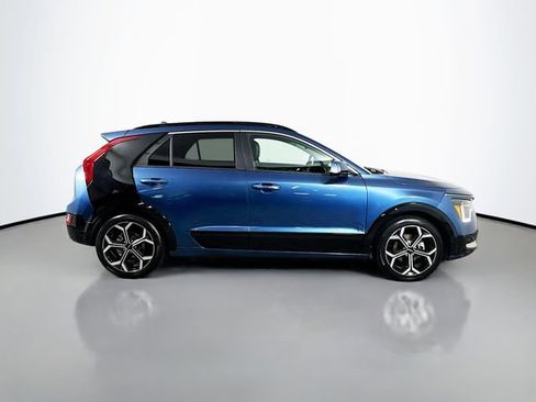 Used 2023 Kia Niro SX Touring FWD image 9