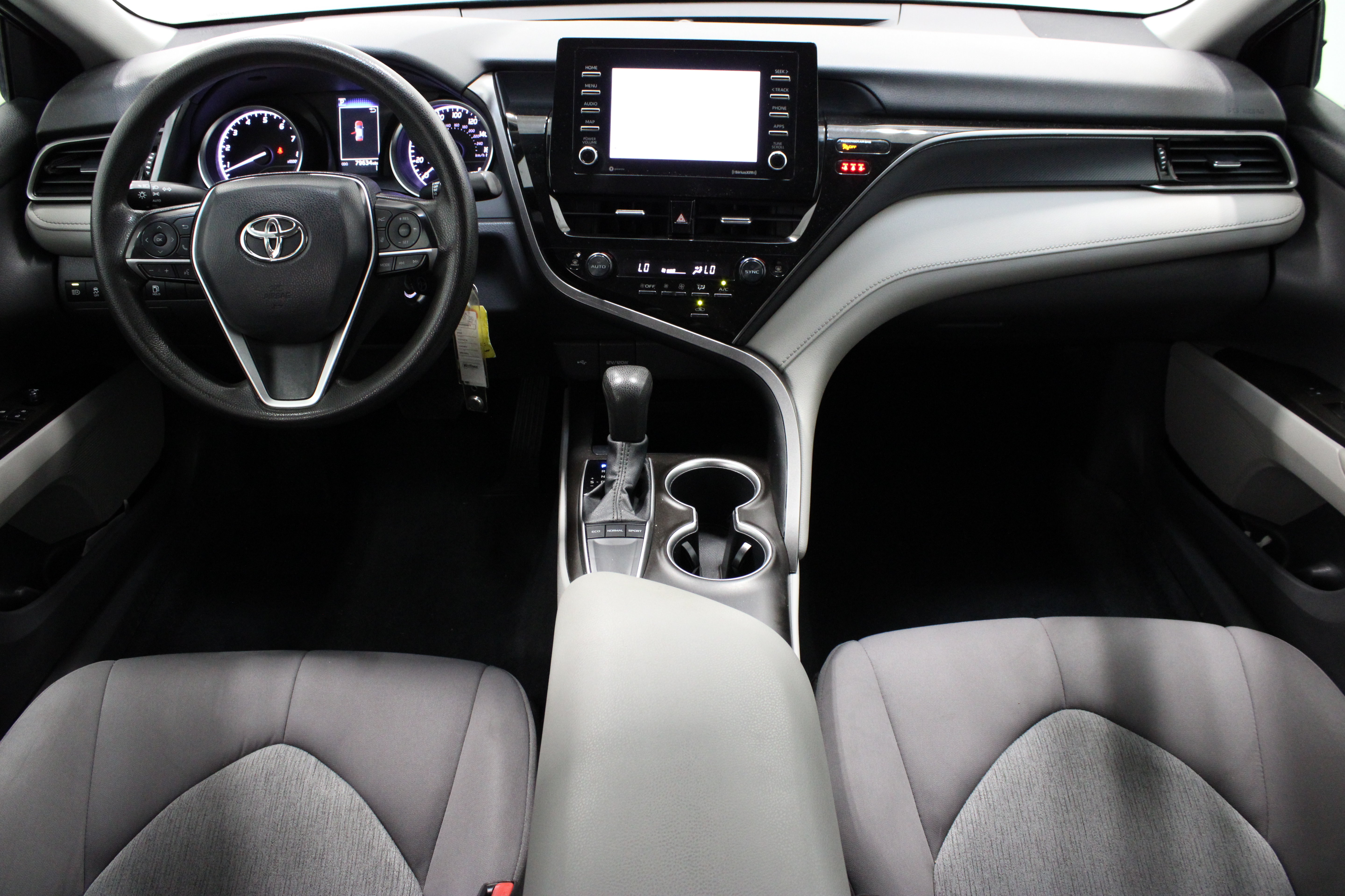 Used 2022 Toyota Camry LE FWD image 27