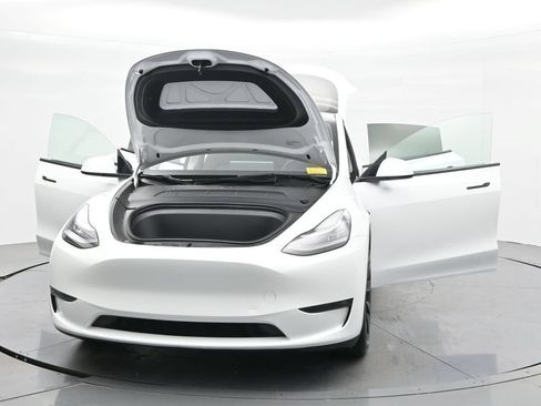 Used 2023 Tesla Model Y Long Range AWD/4WD image 38