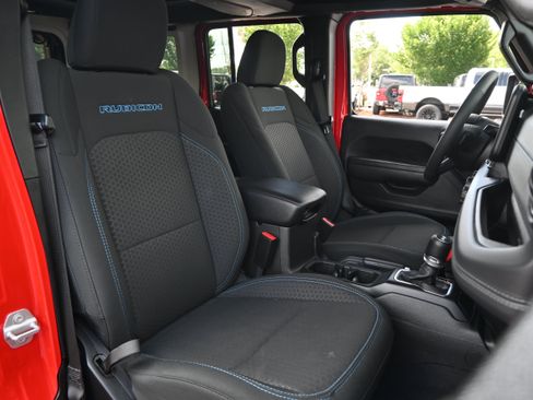 Used 2025 Jeep Wrangler Unlimited Rubicon 4xe w/ Safety Group AWD/4WD image 34