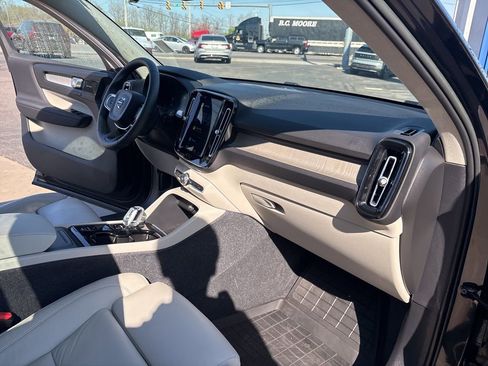 Certified 2023 Volvo XC40 B5 Plus w/ Driver Assist Package image 36