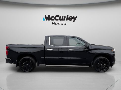 Used 2020 Chevrolet Silverado 1500 High Country w/ Technology Package image 2