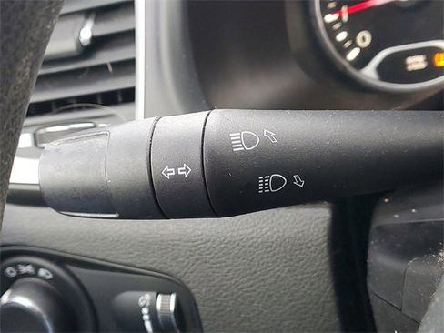 Used 2015 Jeep Renegade Sport w/ Power & Air Group image 18