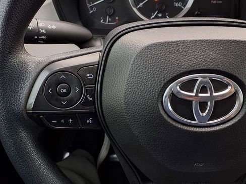 Used 2021 Toyota Corolla LE image 18