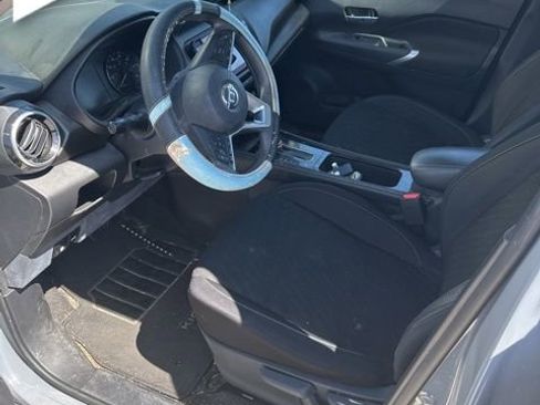 Used 2021 Nissan Kicks SV image 3