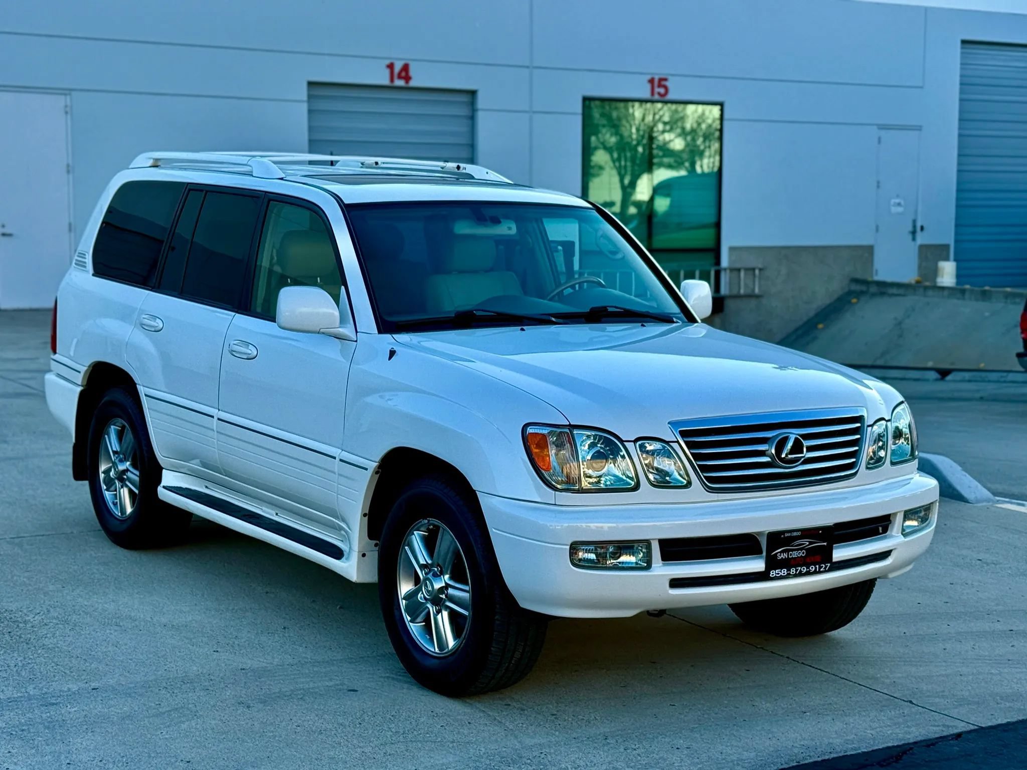Used 2006 Lexus LX 470 4WD w/ Preferred Accessory Pkg image 3