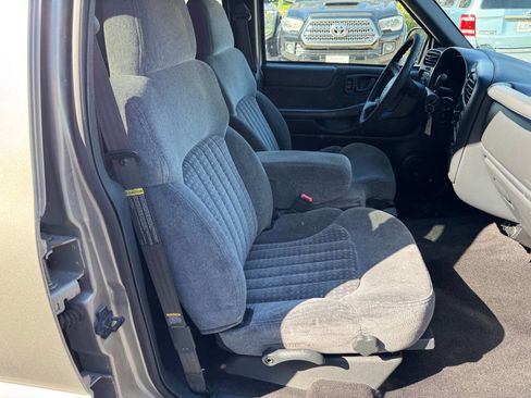 Used 2001 Chevrolet Blazer LS w/ Preferred Equipment Group image 15