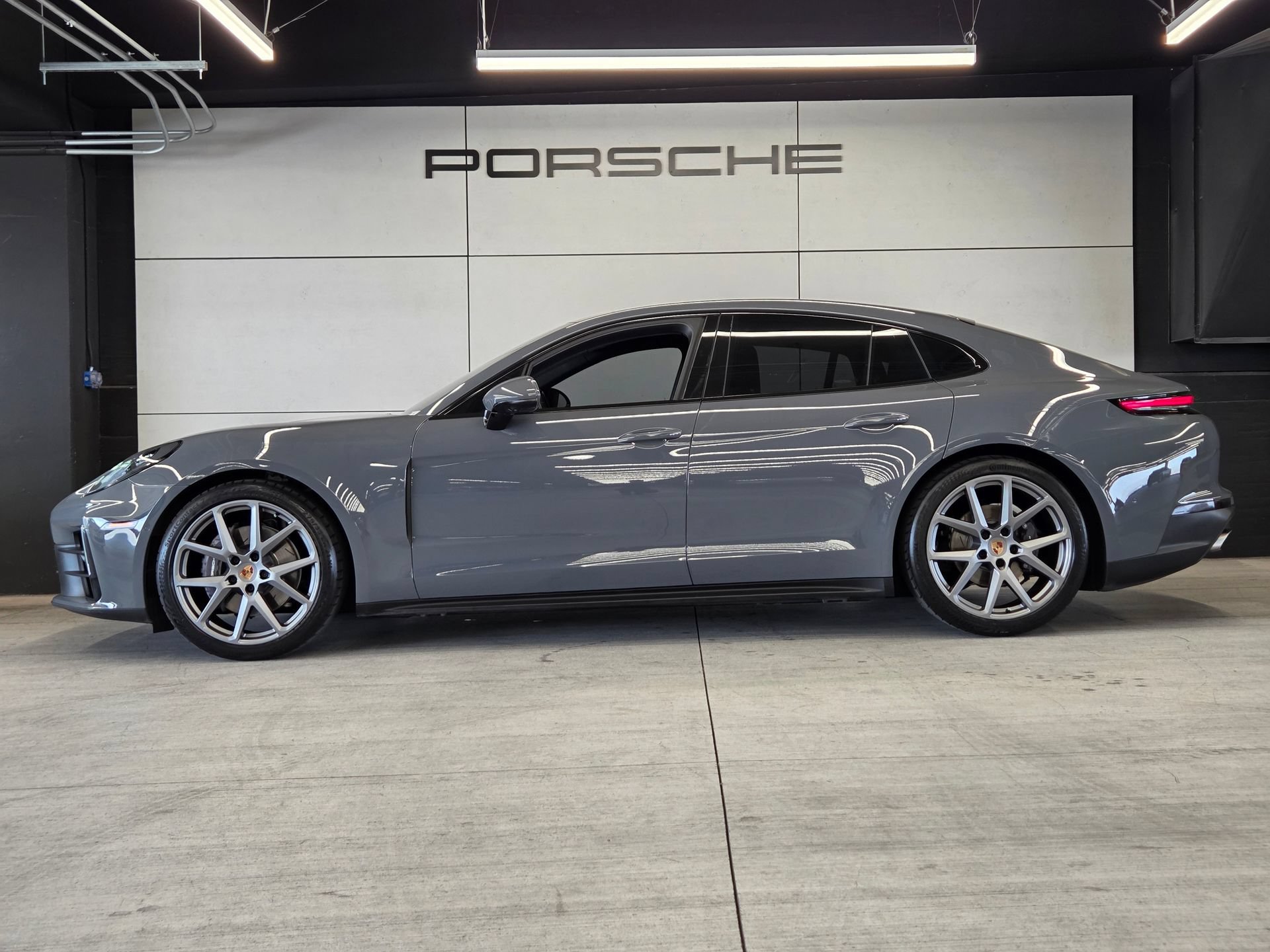 Certified 2025 Porsche Panamera image 2