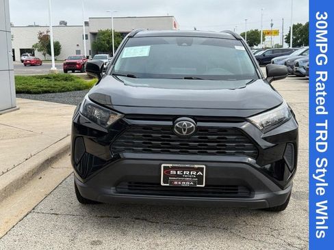 Used 2020 Toyota RAV4 LE FWD image 8