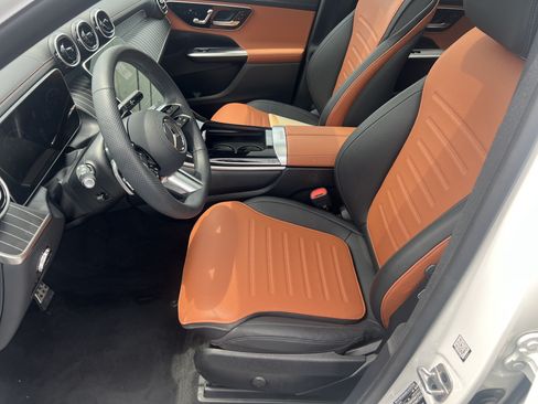 Used 2025 Mercedes-Benz GLC 300 4MATIC image 16