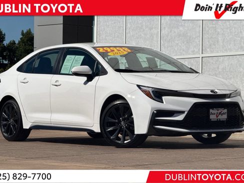 Certified 2025 Toyota Corolla SE image 1