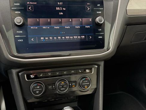 Used 2019 Volkswagen Tiguan SE w/ Panoramic Sunroof Package AWD/4WD image 16