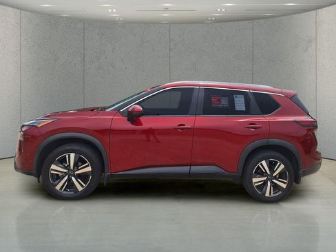 Used 2024 Nissan Rogue SL FWD image 2