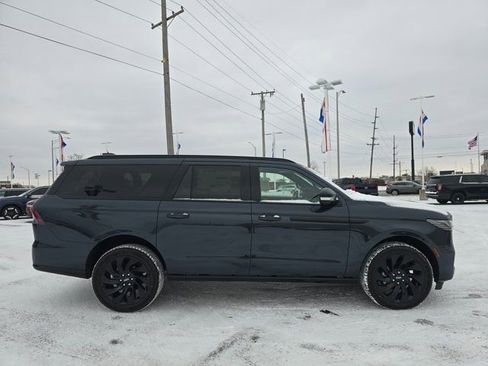 New 2026 Lincoln Navigator L Reserve w/ Jet Appearance Package AWD/4WD image 3
