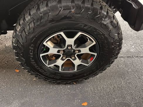 Used 2021 Jeep Wrangler Unlimited Rubicon AWD/4WD image 34