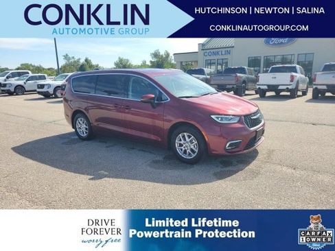 Used 2023 Chrysler Pacifica Touring-L FWD image 1