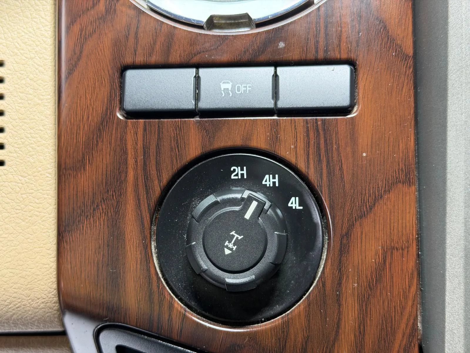Used 2014 Ford F250 Lariat w/ Lariat Ultimate Package AWD/4WD image 32