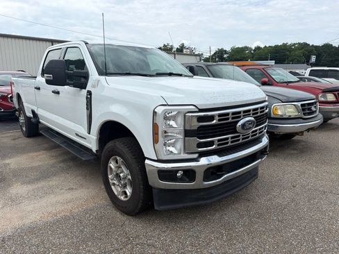 Used 2025 Ford F350 XLT AWD/4WD image 2