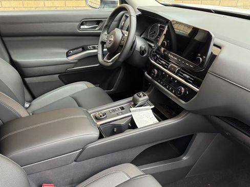New 2025 Nissan Pathfinder SL AWD/4WD image 10