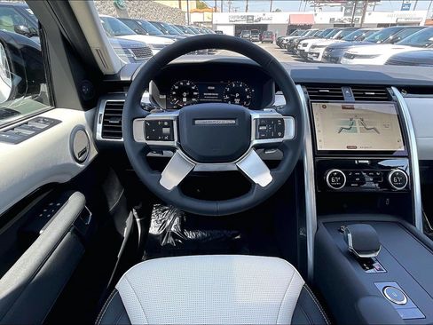 New 2026 Land Rover Discovery S AWD/4WD image 2