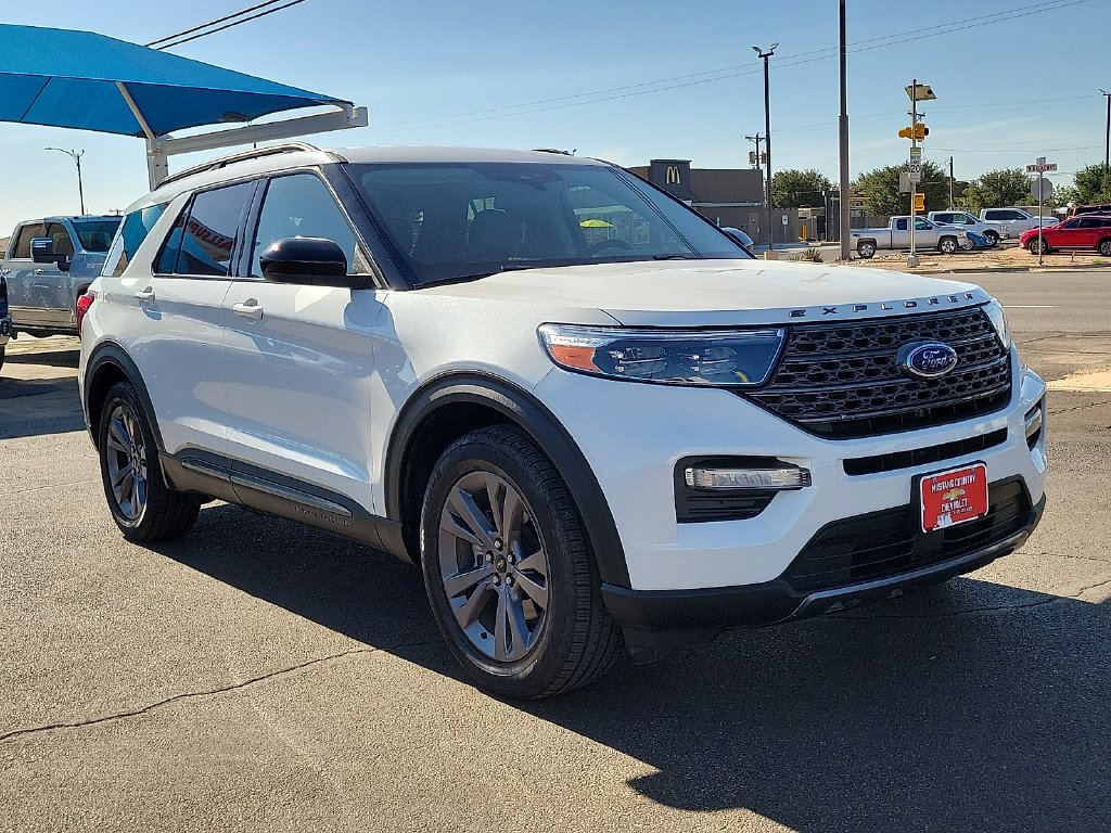 Used 2023 Ford Explorer XLT w/ Equipment Group 202A RWD image 6
