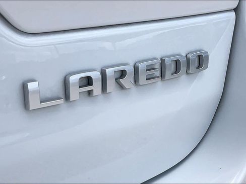Used 2025 Jeep Grand Cherokee Laredo X AWD/4WD image 10