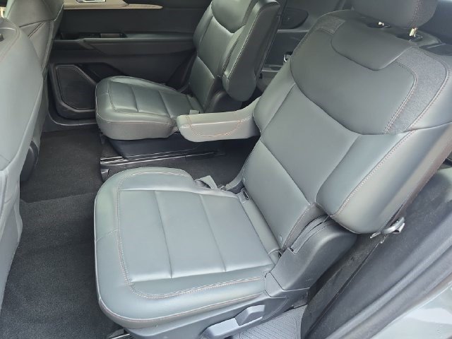 Used 2025 Ford Explorer Active w/ Active Comfort Package AWD/4WD image 15