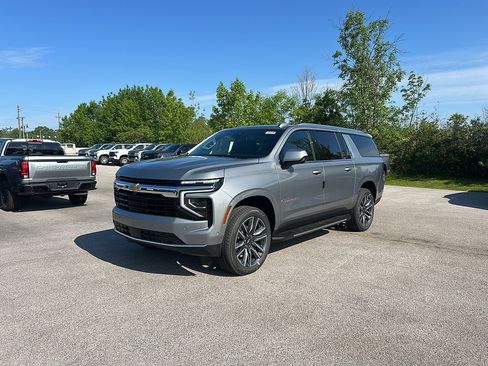 New 2026 Chevrolet Suburban LS w/ LS Custom Edition AWD/4WD image 2