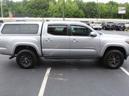 Used 2021 Toyota Tacoma SR5 RWD image 5