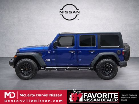 Used 2018 Jeep Wrangler Unlimited Sport S AWD/4WD image 3