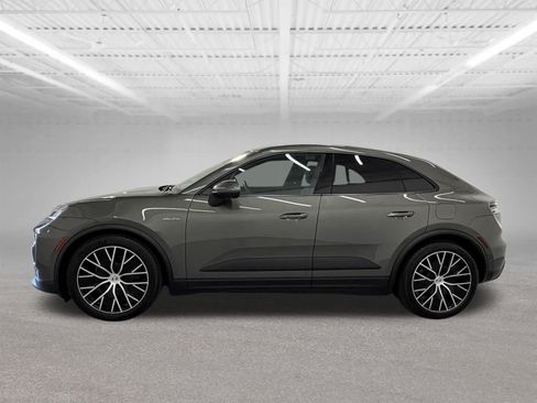 Used 2025 Porsche Macan Electric RWD image 2