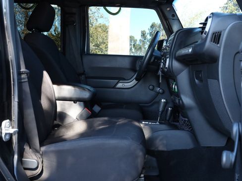 Used 2015 Jeep Wrangler Unlimited Sport w/ Connectivity Group image 16