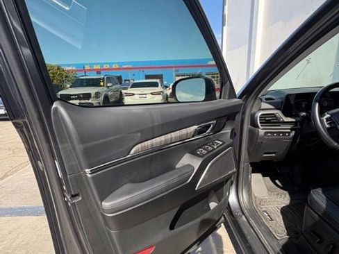 Certified 2024 Kia Telluride EX w/ EX Captain's Chair Package FWD image 15