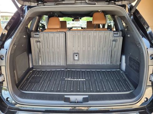 Certified 2024 Toyota Highlander Platinum AWD/4WD image 33