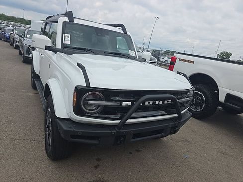 Used 2024 Ford Bronco Outer Banks AWD/4WD image 2