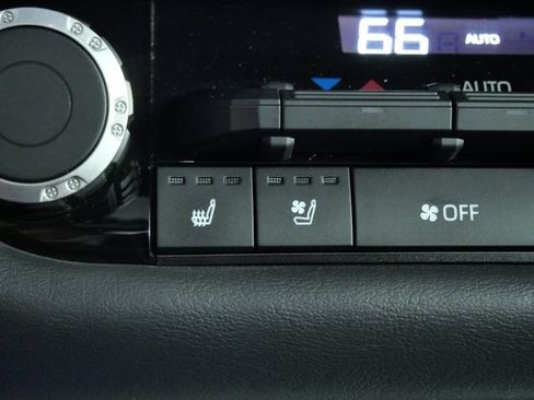 Used 2022 Toyota Tundra Platinum w/ Advanced Package AWD/4WD image 25
