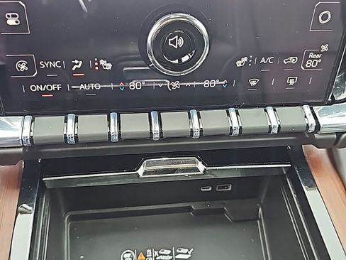 Certified 2025 GMC Yukon XL Denali AWD/4WD image 28
