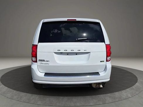 Used 2019 Dodge Grand Caravan SE FWD image 5