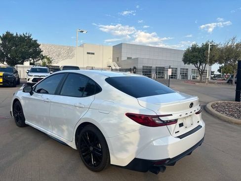 Used 2025 Toyota Camry SE w/ Convenience Package FWD image 7