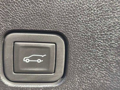 Used 2025 Buick Enclave Preferred image 13