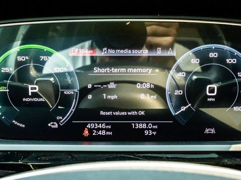 Used 2021 Audi e-tron Premium AWD/4WD image 18