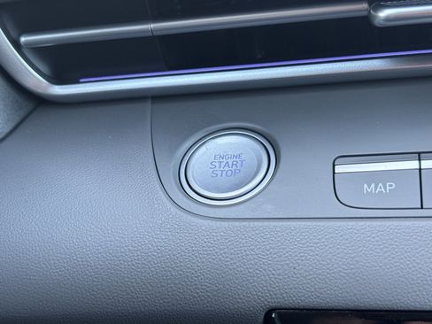 Used 2025 Hyundai Elantra SEL image 23