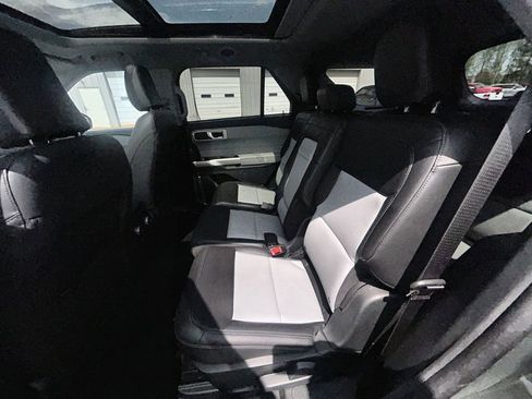 Used 2023 Ford Explorer XLT w/ Equipment Group 202A AWD/4WD image 14