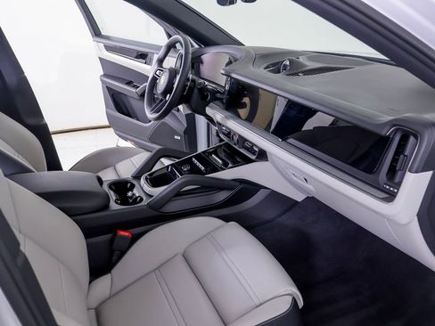 Certified 2025 Porsche Cayenne E-Hybrid Coupe AWD/4WD image 7
