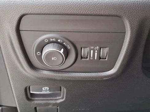 Used 2023 Jeep Grand Cherokee Limited RWD image 8