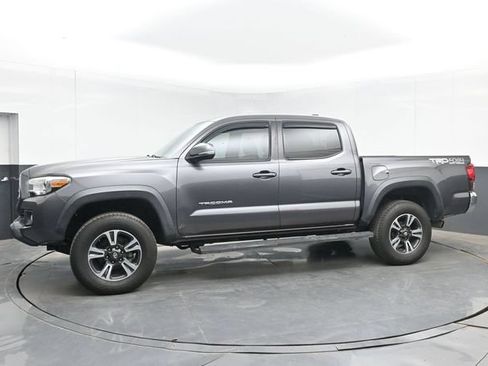 Used 2019 Toyota Tacoma TRD Off-Road AWD/4WD image 6