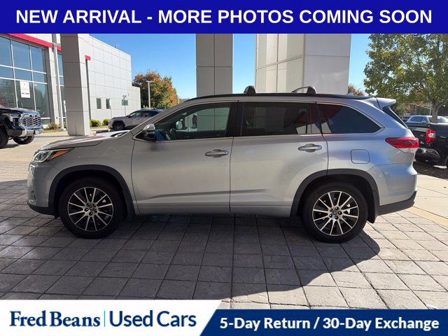 Used 2017 Toyota Highlander SE w/ Carpet Mat Package AWD/4WD image 4