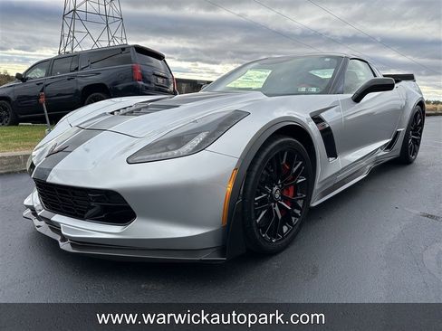 Used 2016 Chevrolet Corvette Z06 w/ 3LZ Preferred Equipment Group image 3